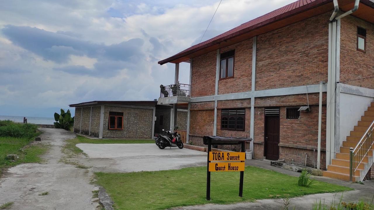 Toba Sunset Bed & Breakfast ตุกตุก ภายนอก รูปภาพ
